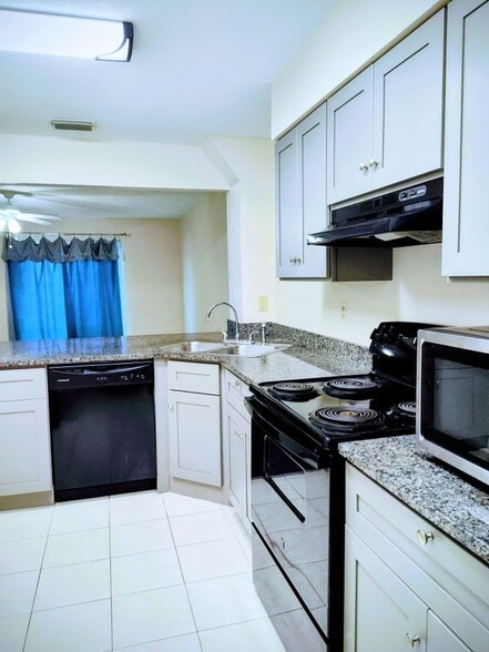 Building Photo - 175 Yorktowne Dr