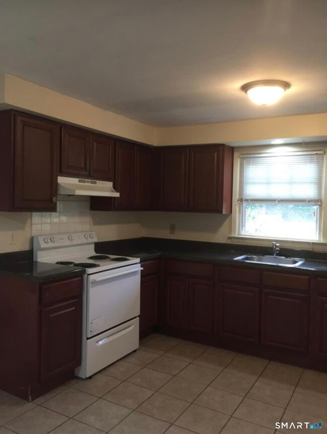 Building Photo - 27 Manila Ave