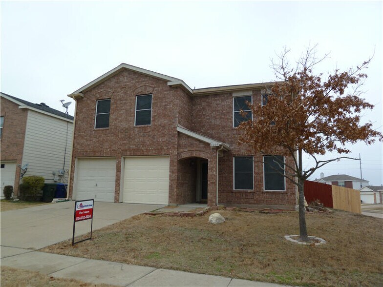 Building Photo - 4203 Falcon Dr