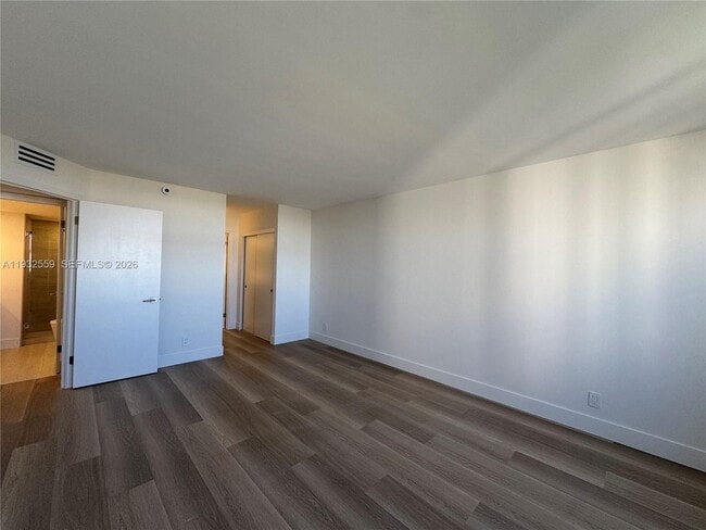 Building Photo - 18151 NE 31st Ct