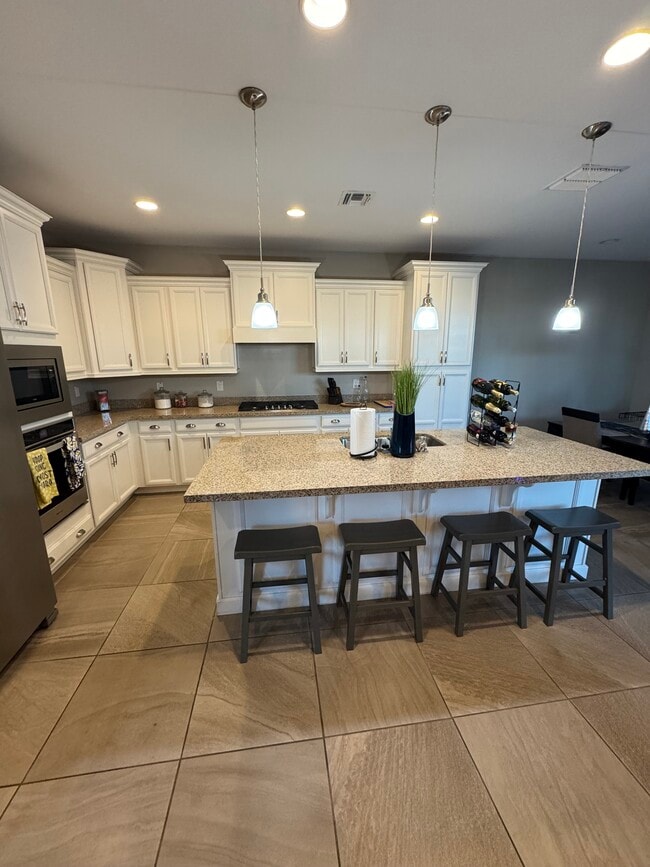 Building Photo - 1714 W Jeanine Dr