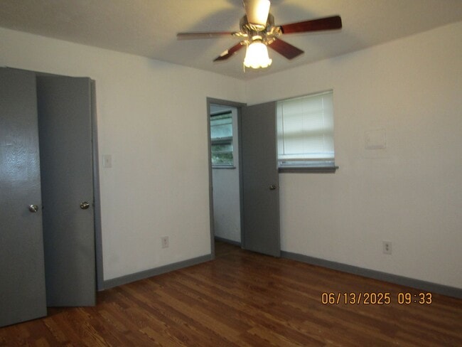 Building Photo - 1329 SE Clover Ln