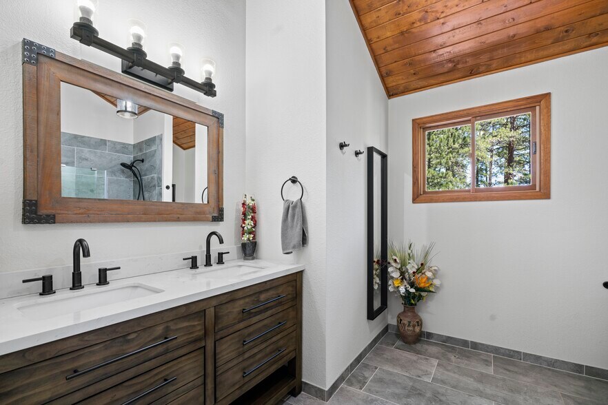 Building Photo - 4515 Red Rock Dr