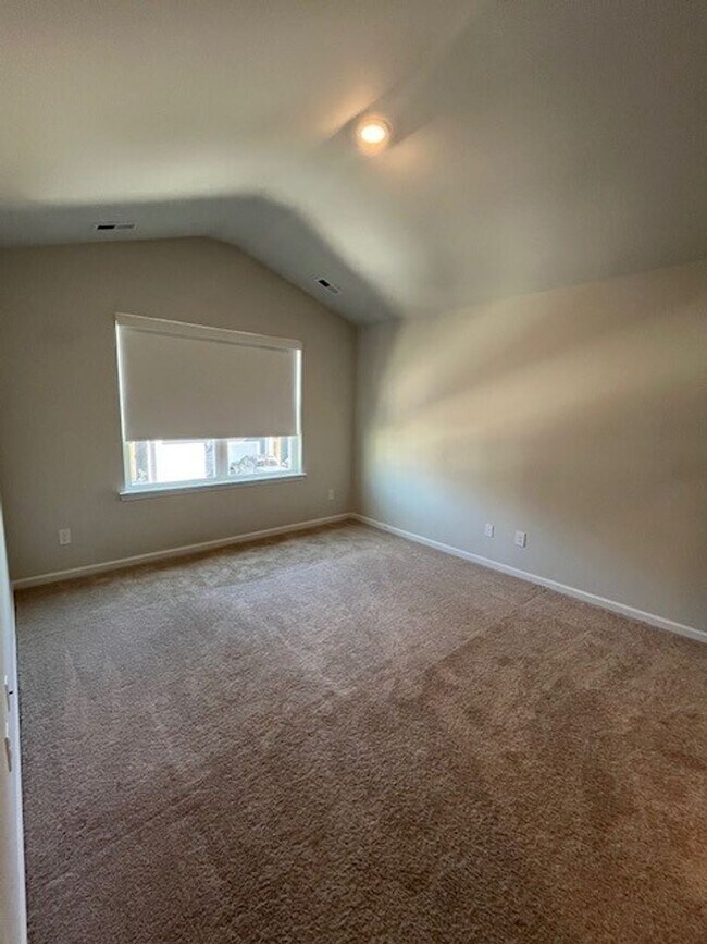 Building Photo - B6760 ( tenant break lease 5/12/26)