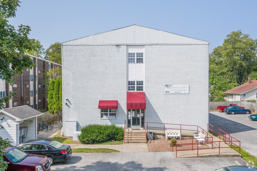 Ambassador Studio Apartments 504 S Rawlings St Carbondale IL 62901