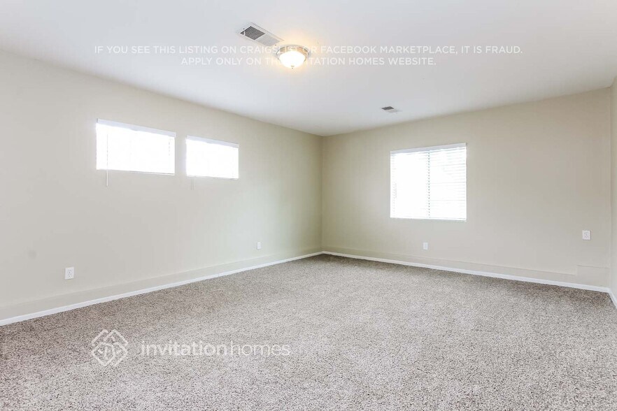 Building Photo - 8440 Hazeltine Ave