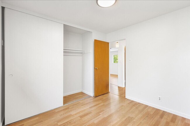 Building Photo - 2118 Alameda Ave