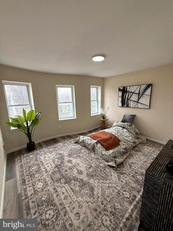 Building Photo - 1028 E North Ave