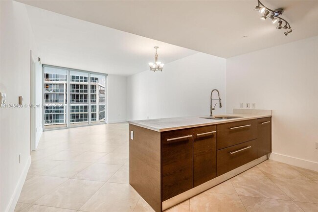 Building Photo - 475 Brickell Ave