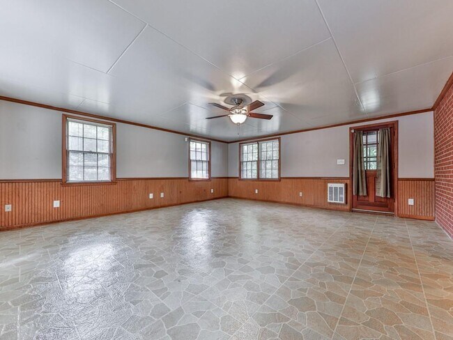 Building Photo - 5480 Burgess Dr