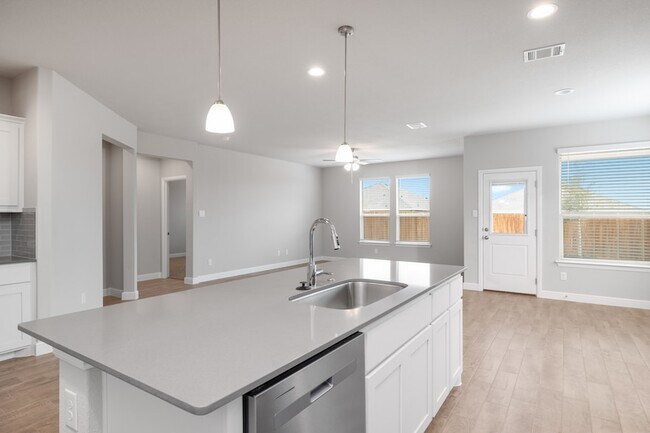 Building Photo - 155 Dogwood Ave