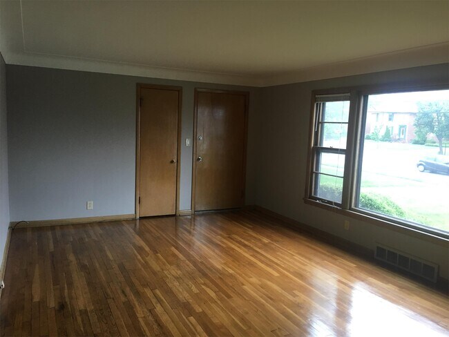 Building Photo - 2381 Warrensville Center Rd