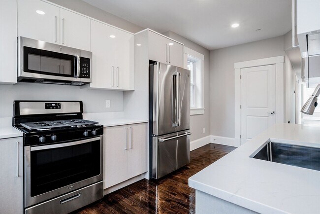 Building Photo - 59 Strathmore Rd