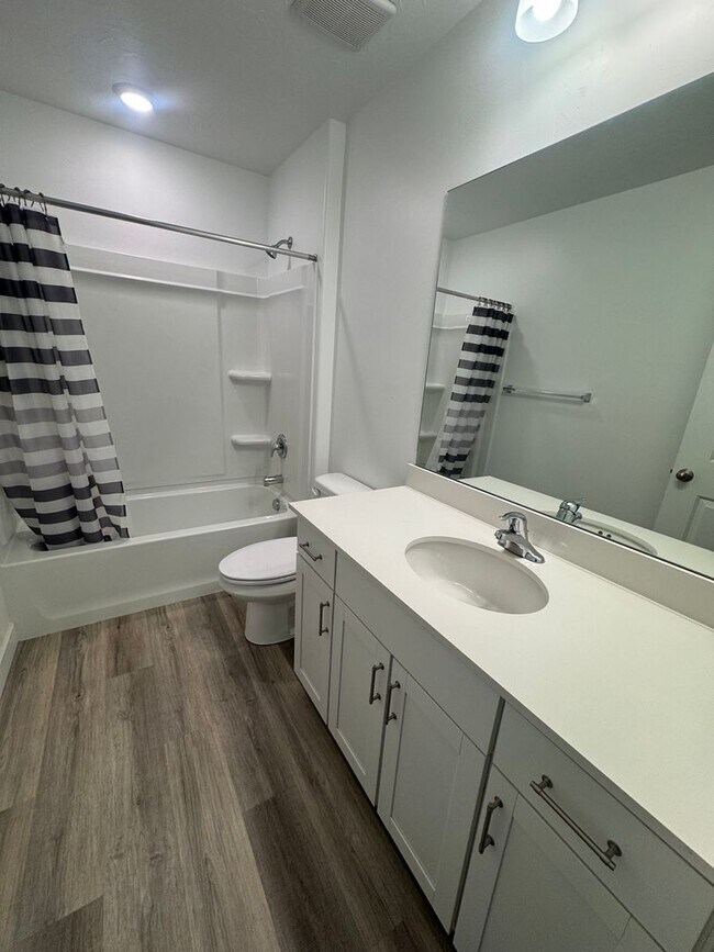 Building Photo - Beautiful Lehi townhome for rent!