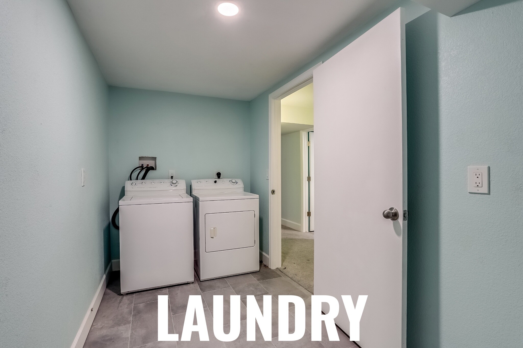 Building Photo - 3149 N Oak Cir