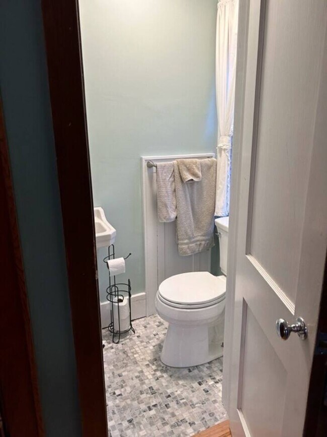 Building Photo - Furnished Single Family House Near Cornell...
