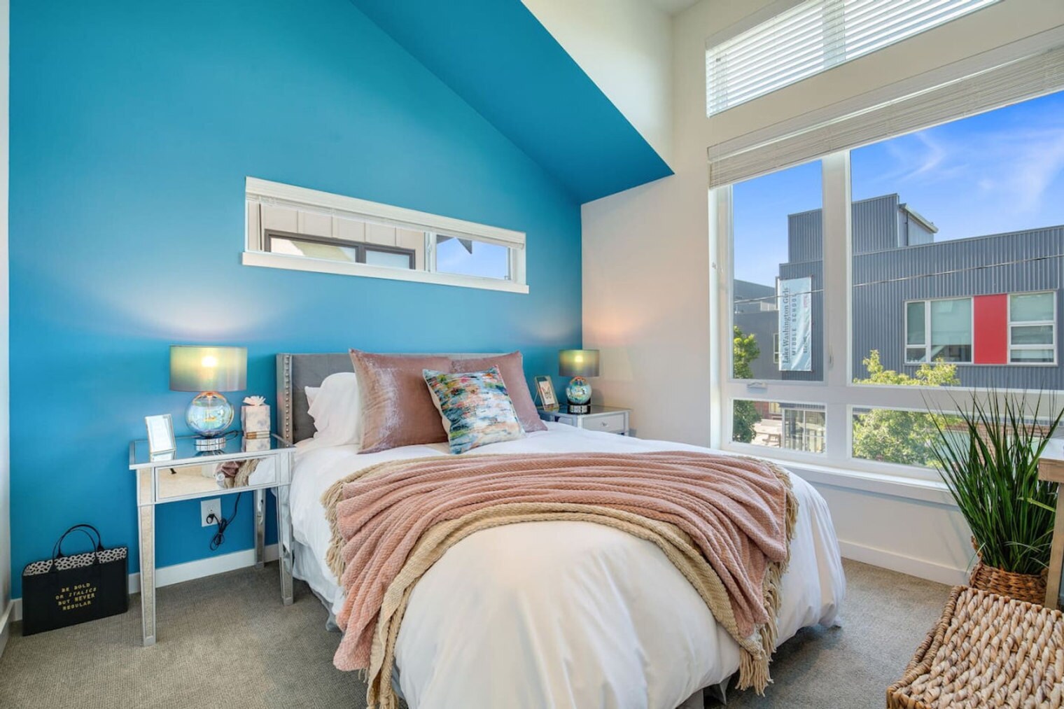 Building Photo - 2203 22nd Ave S