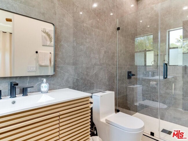 Building Photo - 5929 Hesperia Ave