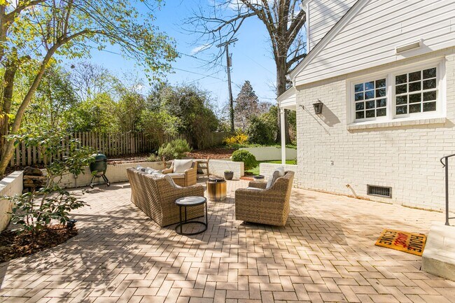 Building Photo - Stunning Irving Park 4 bedroom, 4 bathroom...