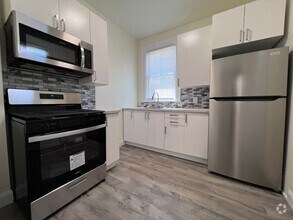 Building Photo - Updated 2BR 1 Bath townhouse with yard!