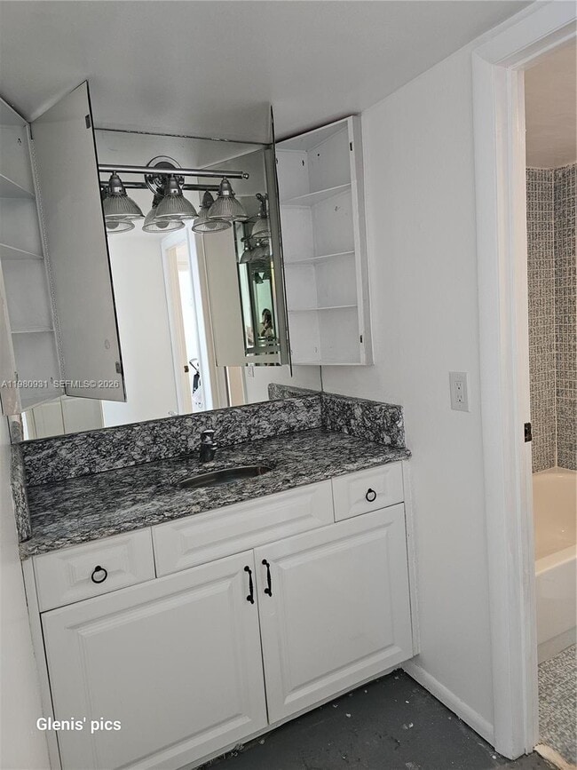 Building Photo - 20500 W Country Club Dr