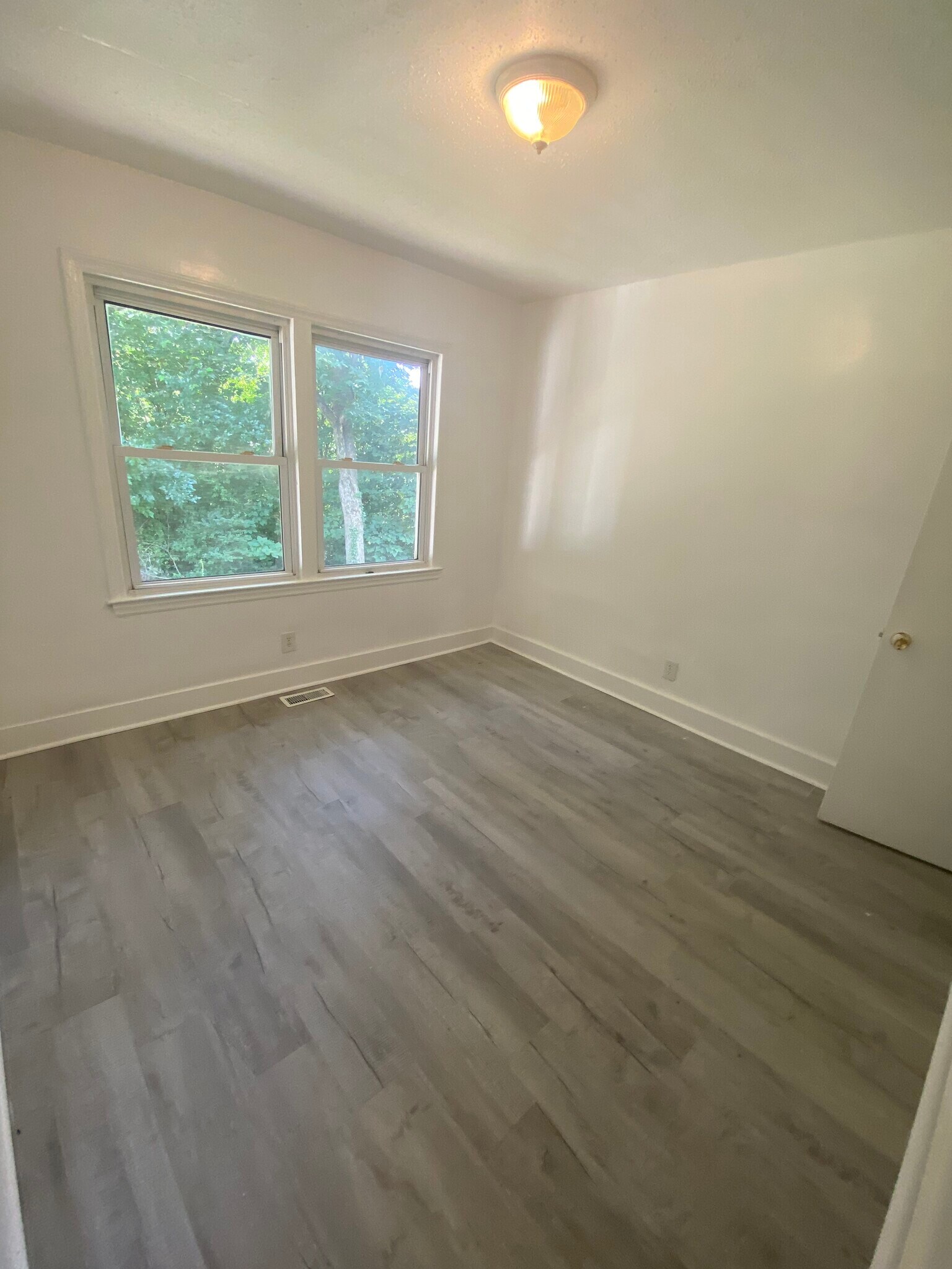 Building Photo - 2401 Celia Ave