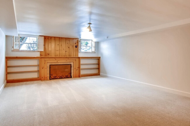 Building Photo - Laurelhurst View Home