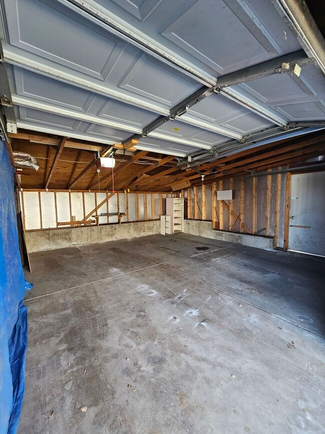 Building Photo - End Unit Condo with Private Patio