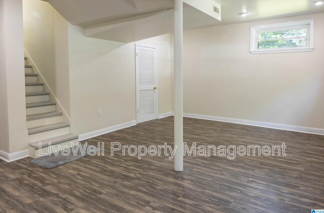 Building Photo - 115 Valley Ln