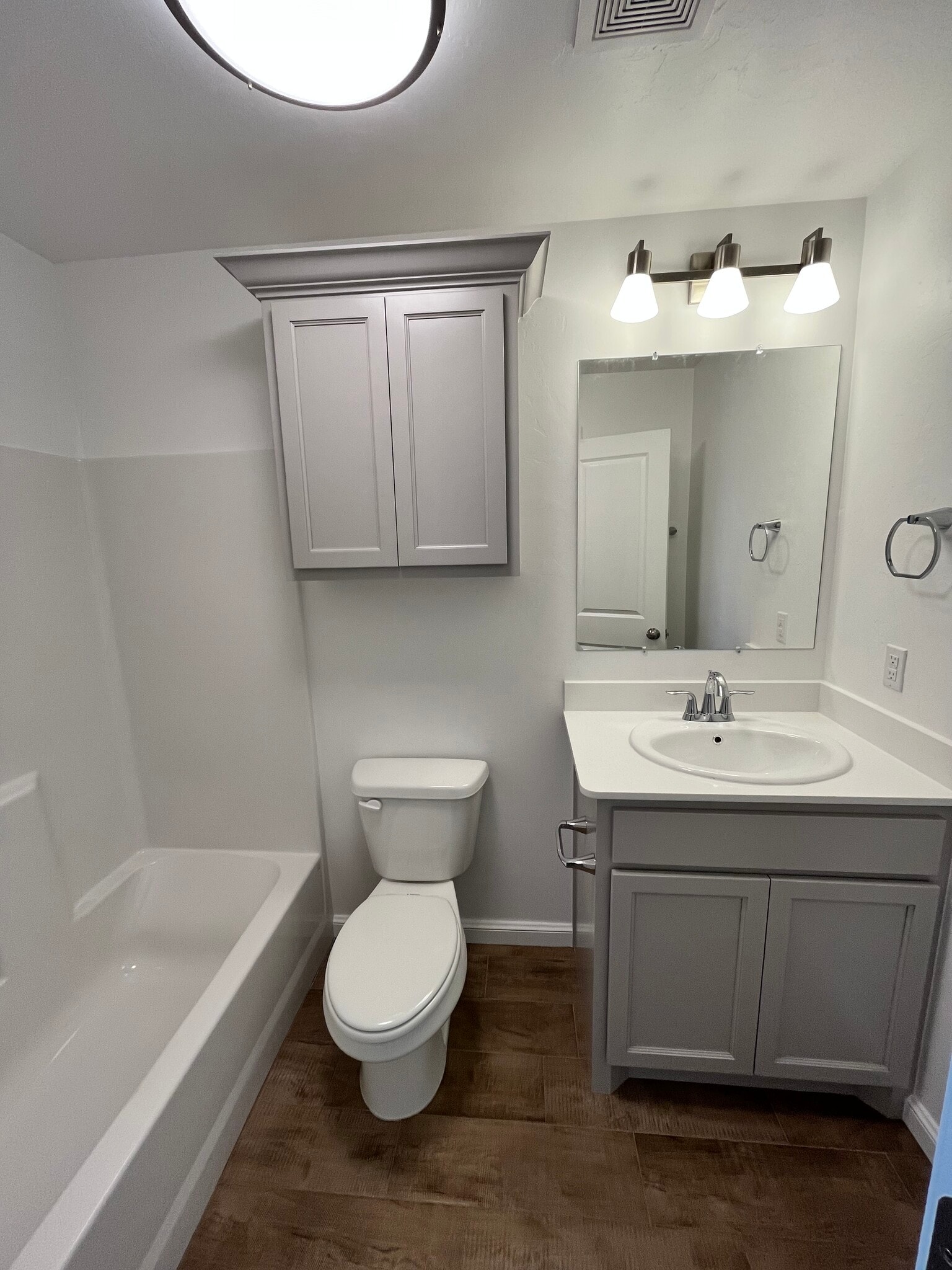 Building Photo - 1335 Eastgate Dr