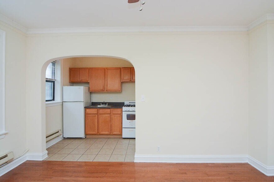 Building Photo - 4349 N Damen Ave