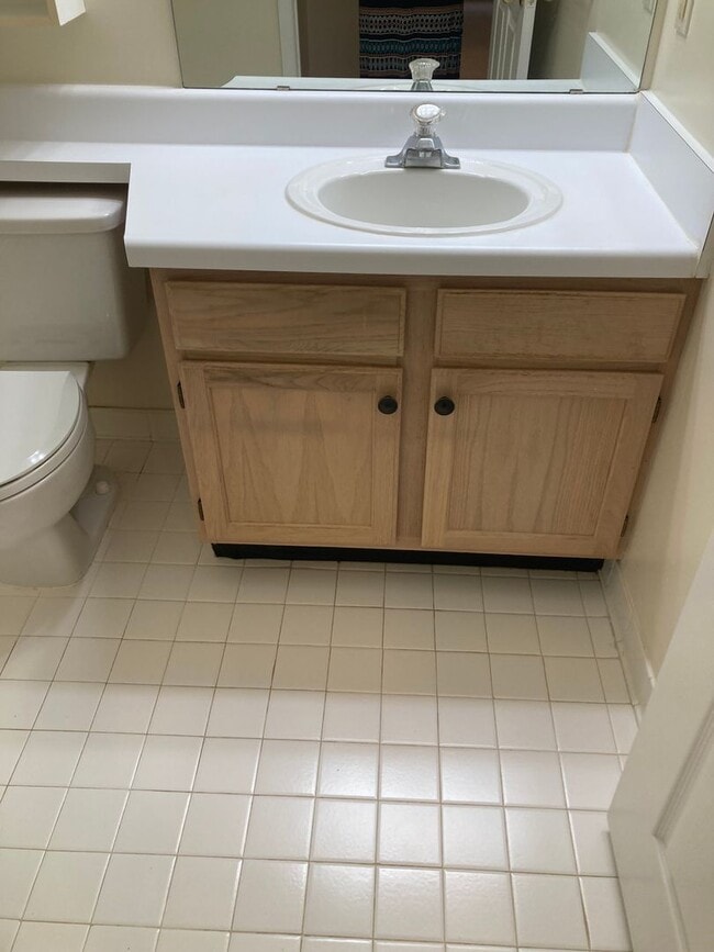 Building Photo - Beautiful 2 Bed 2 Bath Condo In Popular Oak Park Community - Water Included!