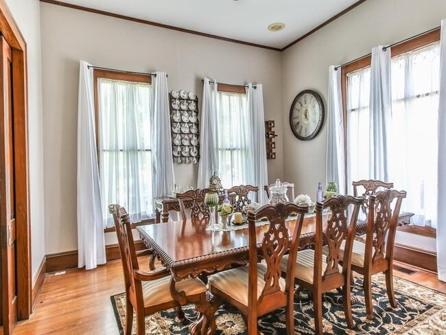 Building Photo - 509 E Luhn St