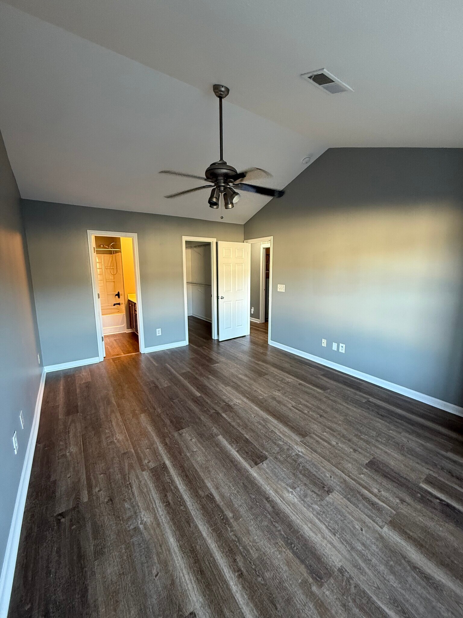 Building Photo - 225 Blue Robin Way