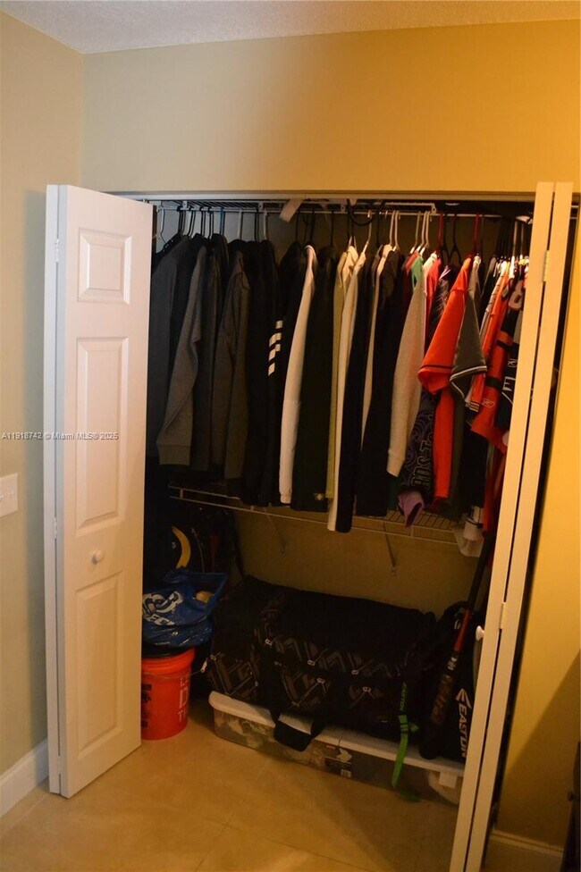 Building Photo - 9727 Hammocks Blvd