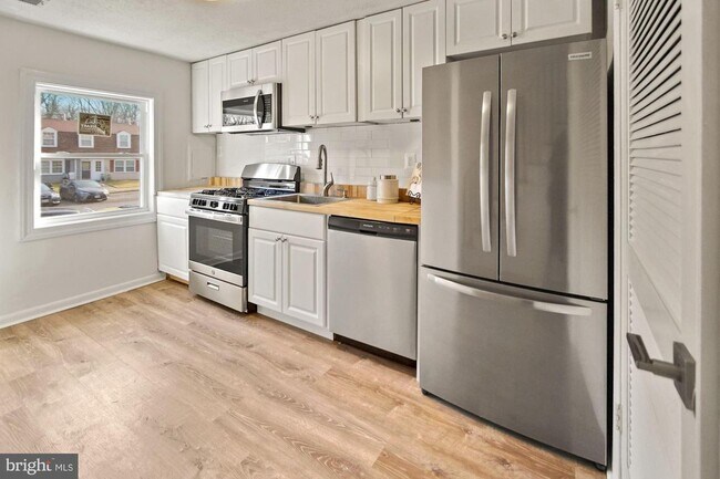 Kitchen Pic 2 - 1792 Dutch Village Dr