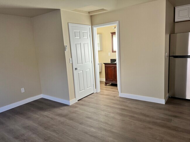 Building Photo - 8822 O'Melveny Ave