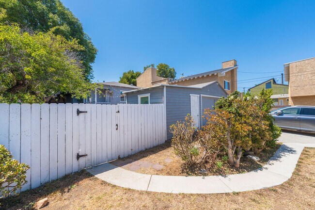Building Photo - Cozy Redondo Beach Rental