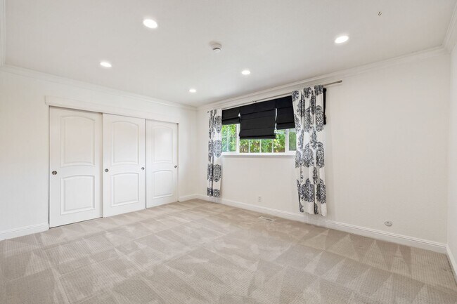 Building Photo - Beautiful home with Campbell schools