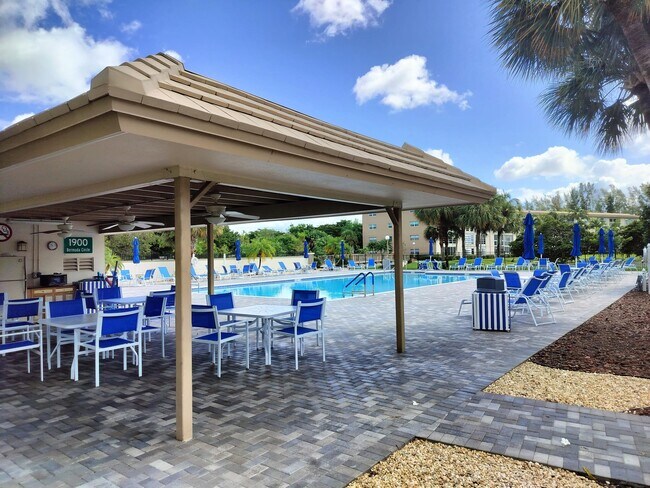 Building Photo - 1904 Bermuda Cir