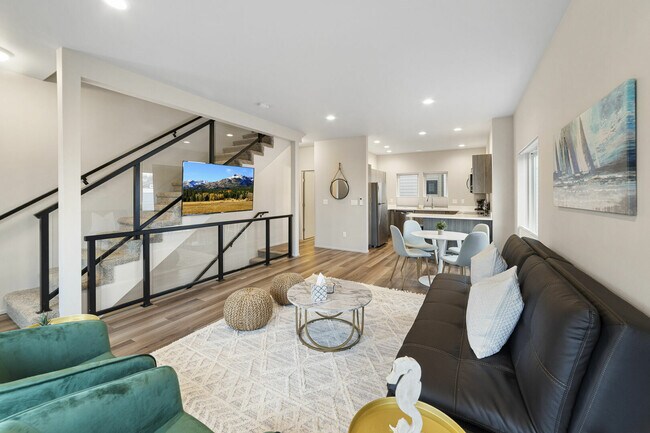 Building Photo - 906 21st St