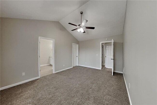 Building Photo - 5493 Riverchase Dr