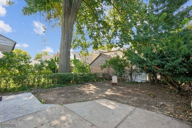 Building Photo - 17 Beekman St