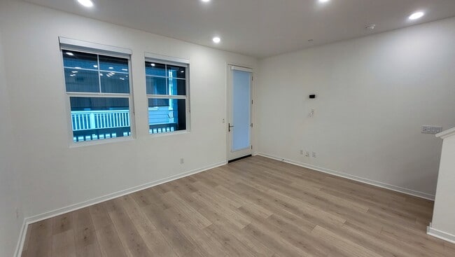 Building Photo - $1000 OFF MOVE IN COST on this Gorgeous Three Story 3 Bed 3 Bath Townhouse