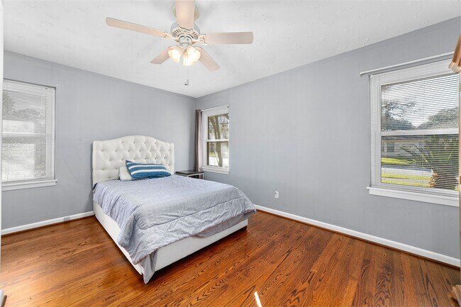 Building Photo - 10627 Moonlight Dr