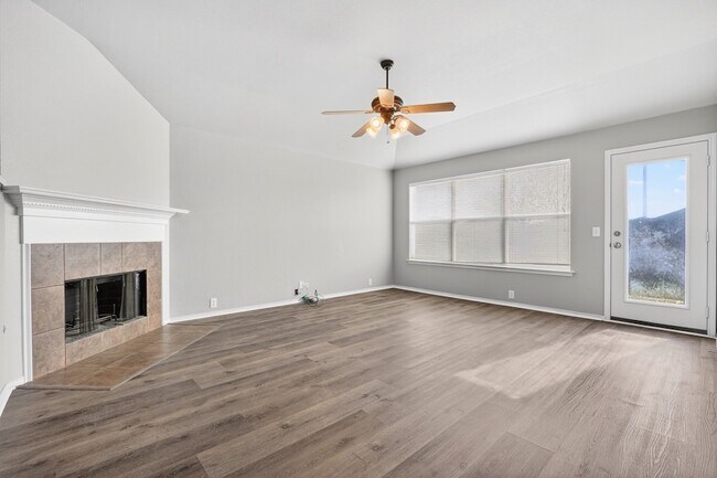 Building Photo - 2545 Prospect Hill Dr