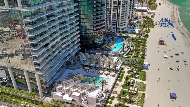 Building Photo - 18501 Collins Ave