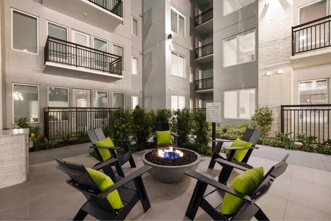 Building Photo - 1317 Post Oak Park Dr