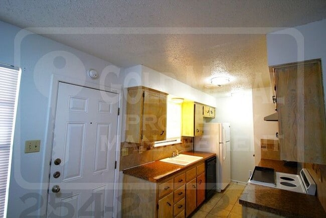 Building Photo - 2302 Hunt Dr