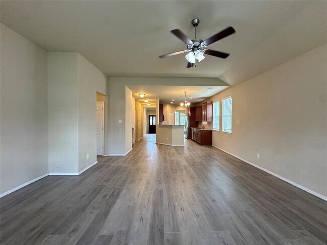 Building Photo - 15610 Whisper Woods Dr